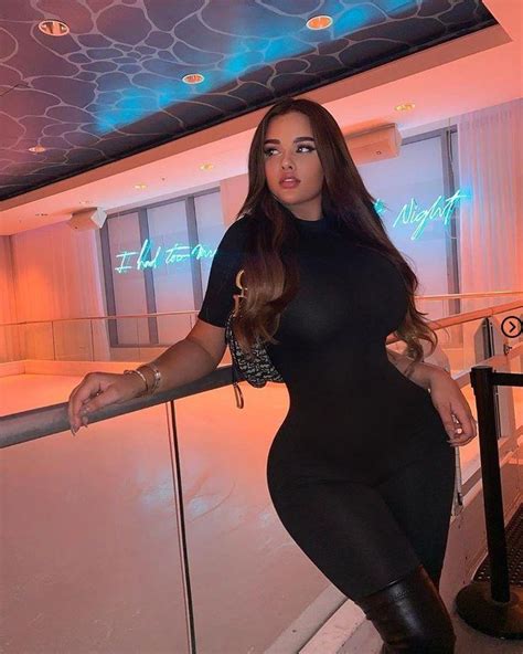 Anastasiya Kvitko, The Russian Kim Kardashian, Puts Her Curvy ...